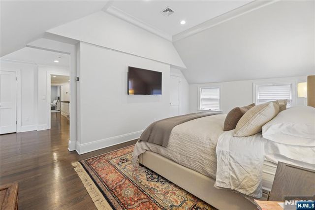 14 Old Smith Road, Tenafly, NJ 07670