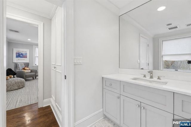 14 Old Smith Road, Tenafly, NJ 07670