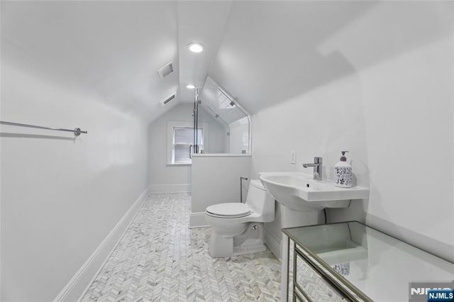 14 Old Smith Road, Tenafly, NJ 07670