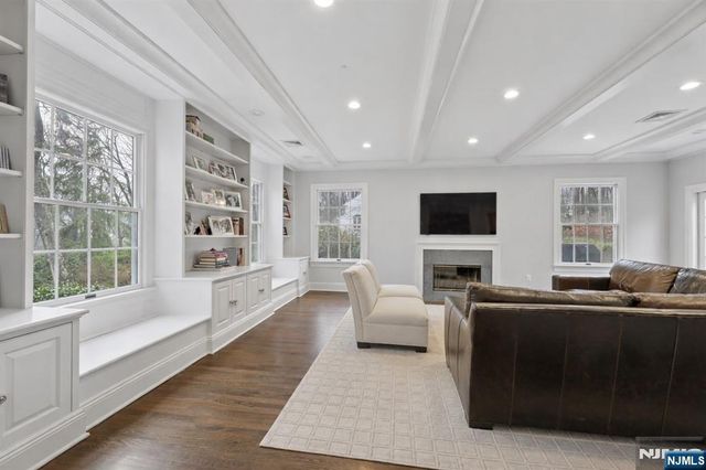 14 Old Smith Road, Tenafly, NJ 07670