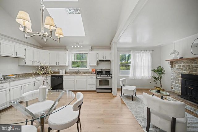 5812 GREENLAWN DR, Bethesda, MD 20814