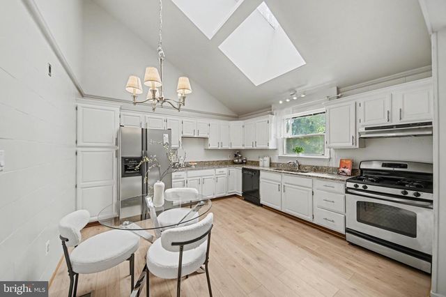 5812 GREENLAWN DR, Bethesda, MD 20814
