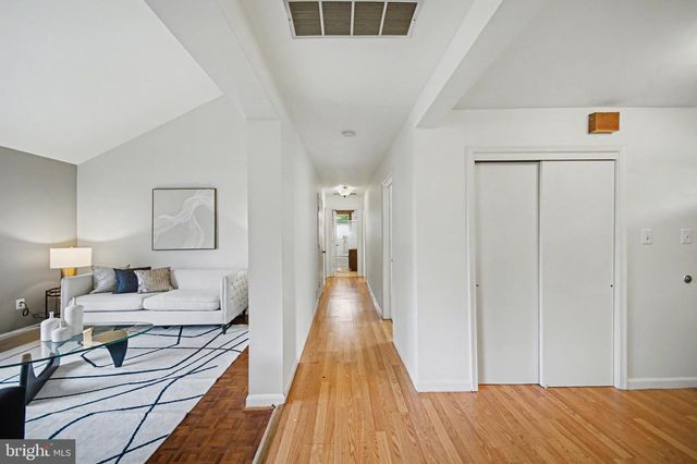 5812 GREENLAWN DR, Bethesda, MD 20814