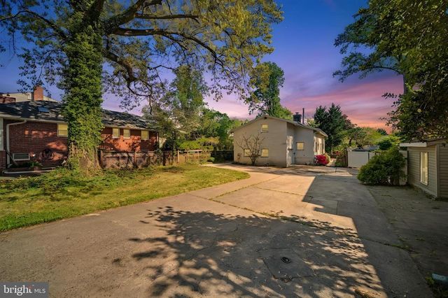 5812 GREENLAWN DR, Bethesda, MD 20814