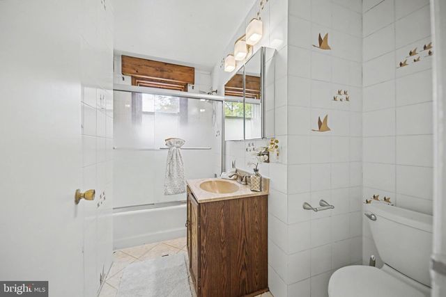 5812 GREENLAWN DR, Bethesda, MD 20814