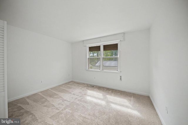 5812 GREENLAWN DR, Bethesda, MD 20814