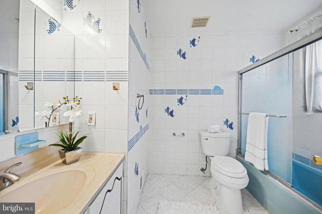 5812 GREENLAWN DR, Bethesda, MD 20814
