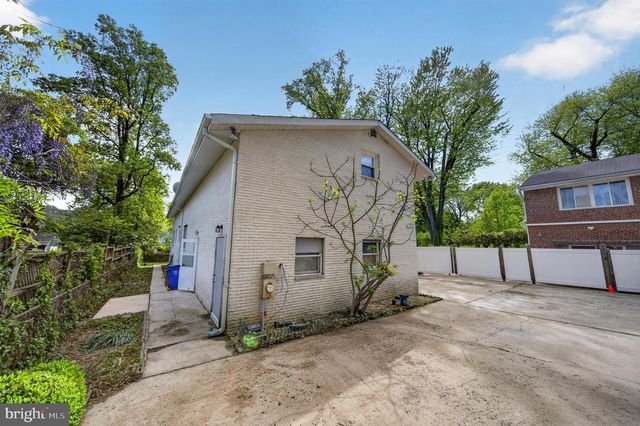 5812 GREENLAWN DR, Bethesda, MD 20814