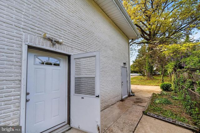 5812 GREENLAWN DR, Bethesda, MD 20814