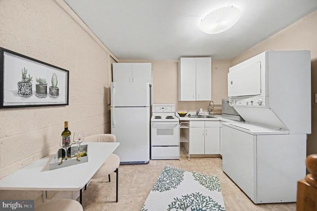 5812 GREENLAWN DR, Bethesda, MD 20814
