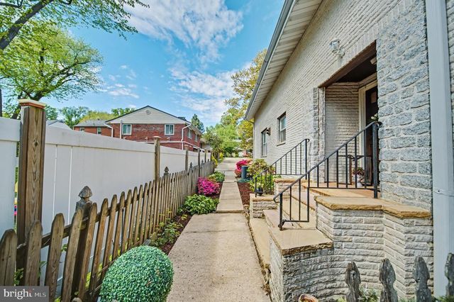 5812 GREENLAWN DR, Bethesda, MD 20814
