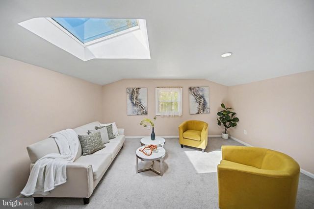 5812 GREENLAWN DR, Bethesda, MD 20814