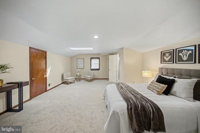 5812 GREENLAWN DR, Bethesda, MD 20814