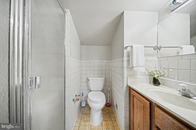 5812 GREENLAWN DR, Bethesda, MD 20814