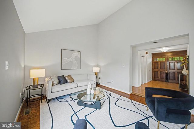 5812 GREENLAWN DR, Bethesda, MD 20814