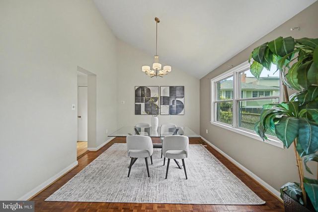 5812 GREENLAWN DR, Bethesda, MD 20814