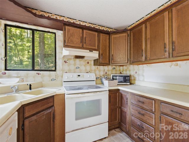 151 Tiger Lily Lane, Waynesville, NC 28786
