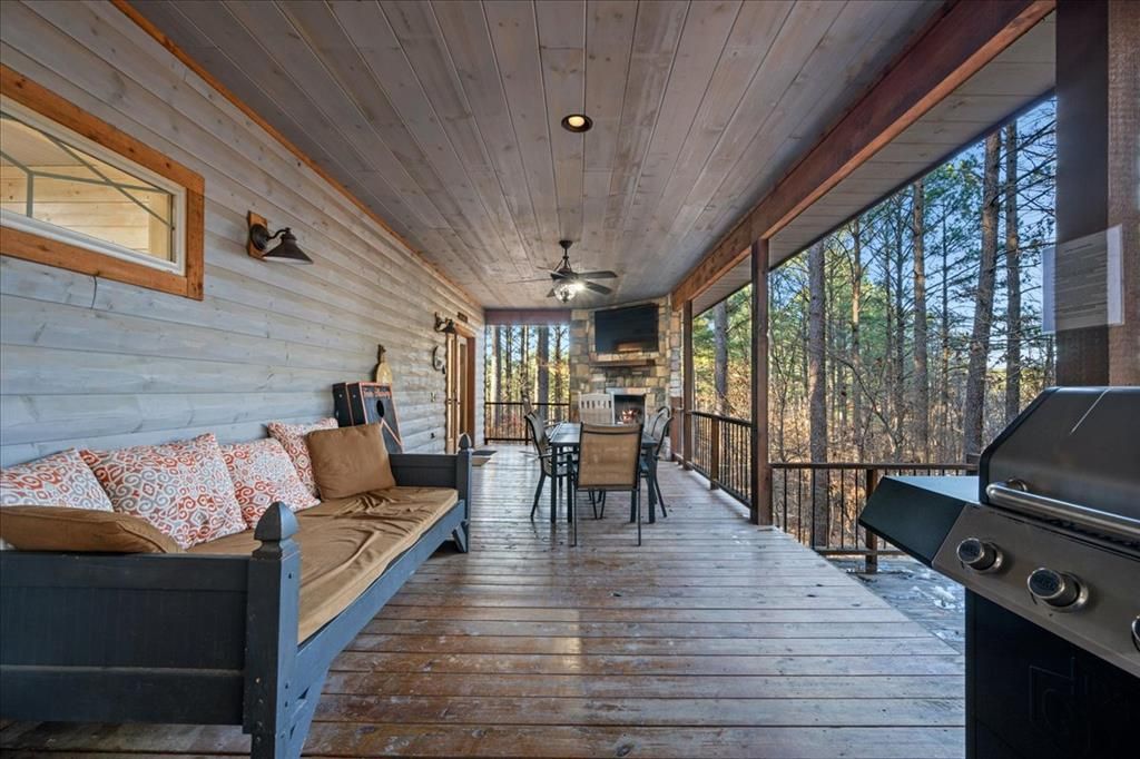 Image 11 of property listing at 109 Mountain Pine Trail, Broken Bow, OK 74728