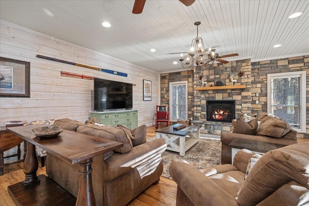 Image 15 of property listing at 109 Mountain Pine Trail, Broken Bow, OK 74728