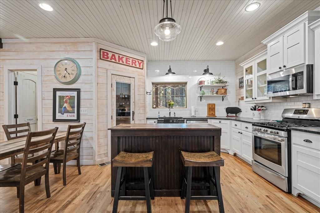Image 21 of property listing at 109 Mountain Pine Trail, Broken Bow, OK 74728