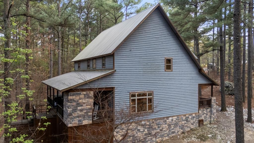 Image 4 of property listing at 109 Mountain Pine Trail, Broken Bow, OK 74728