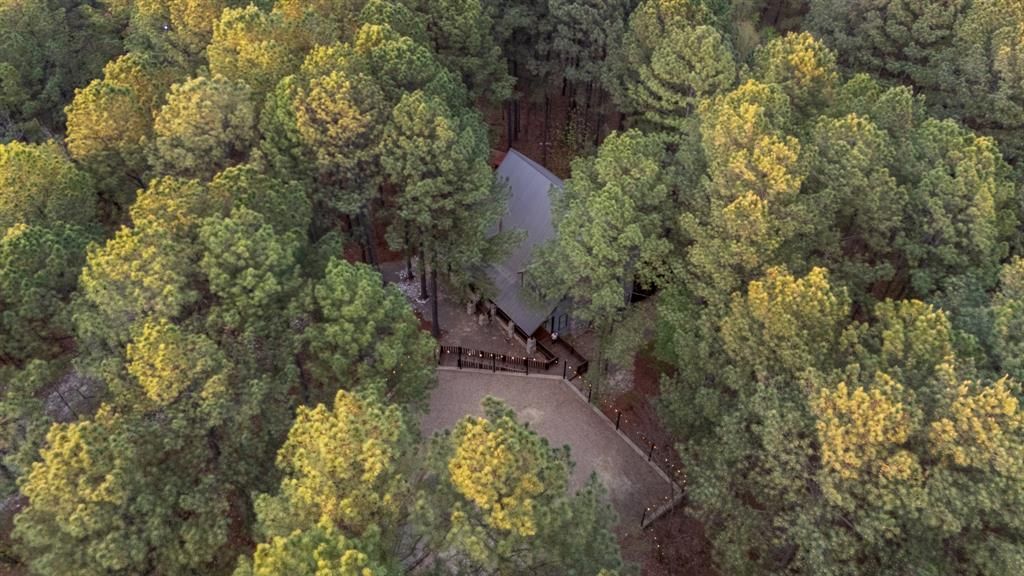 Image 5 of property listing at 109 Mountain Pine Trail, Broken Bow, OK 74728