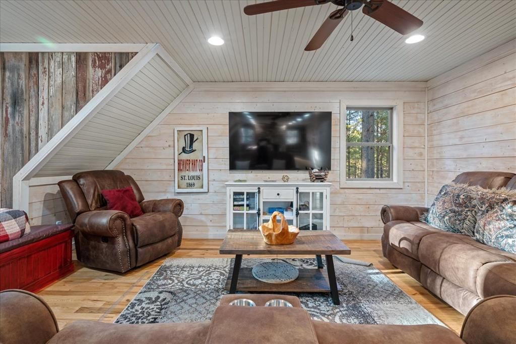 Image 45 of property listing at 109 Mountain Pine Trail, Broken Bow, OK 74728