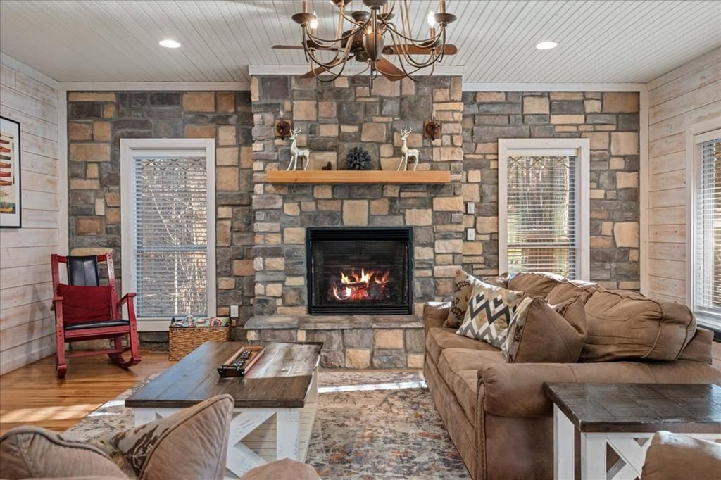 Image 7 of property listing at 109 Mountain Pine Trail, Broken Bow, OK 74728