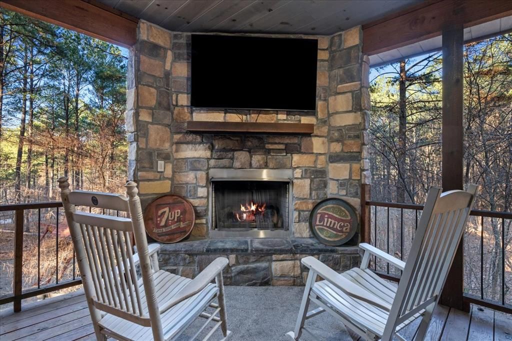 Image 10 of property listing at 109 Mountain Pine Trail, Broken Bow, OK 74728