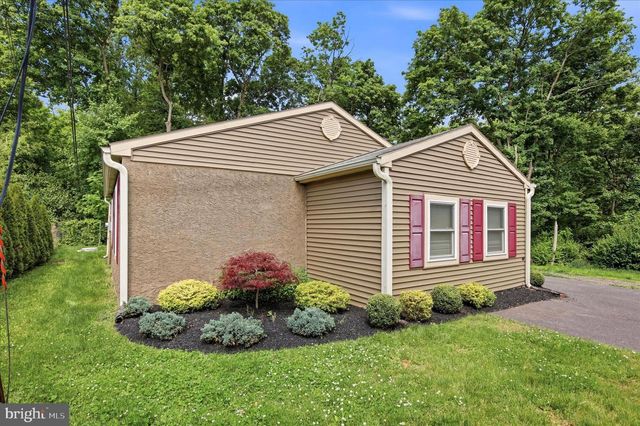 225 S PARK RD, Sanatoga, PA 19464