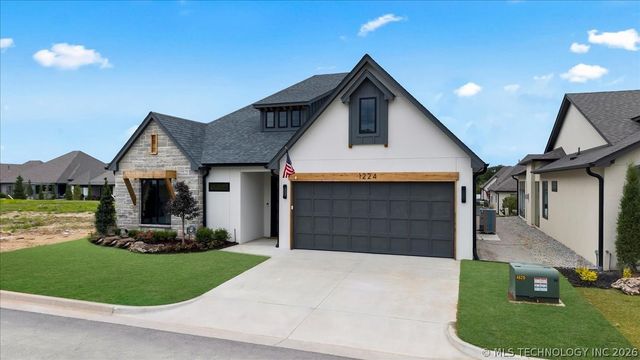 1224 N 72nd Street, Broken Arrow, OK 74014