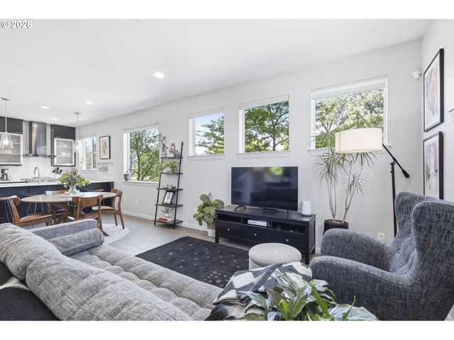 4748 N HUNT St, Portland, OR 97203