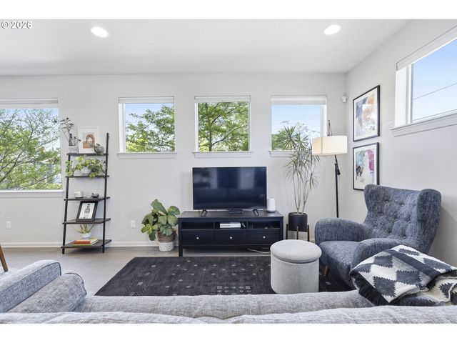 4748 N HUNT St, Portland, OR 97203