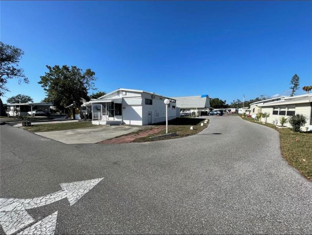 Image 17 of property listing at 3275 26TH AVENUE E 107, Bradenton, FL 34208