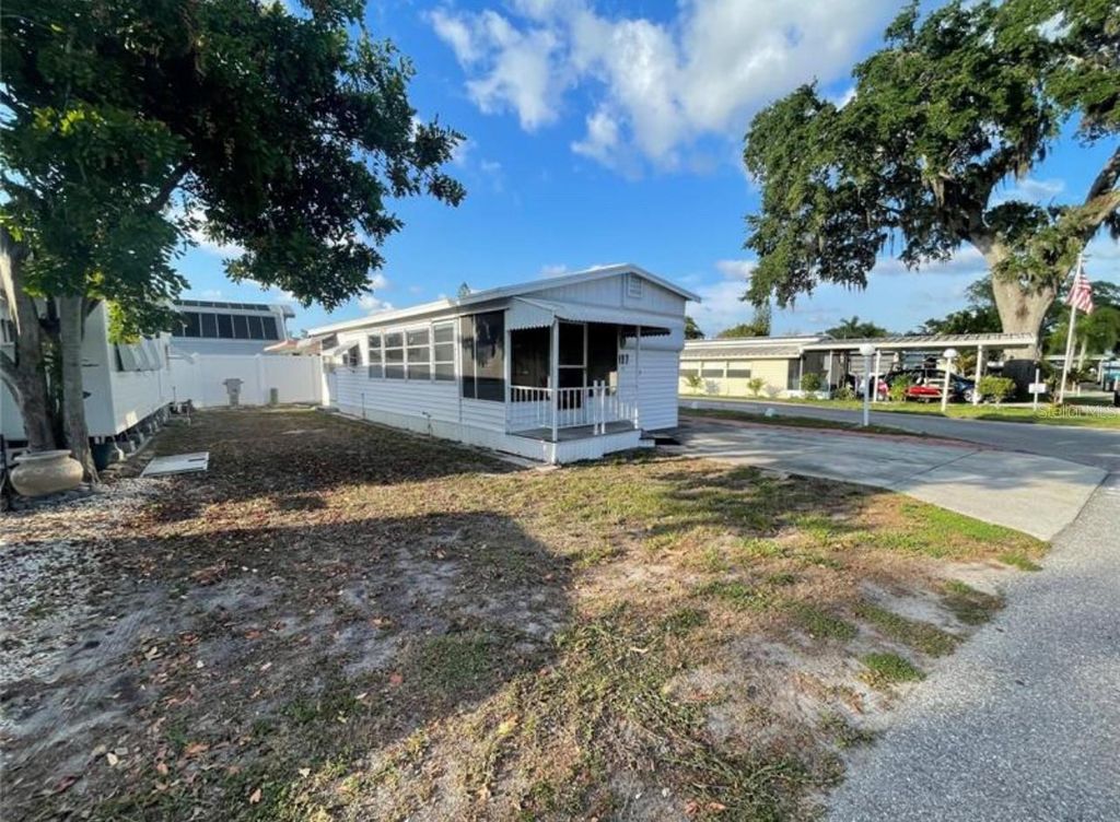 Image 18 of property listing at 3275 26TH AVENUE E 107, Bradenton, FL 34208