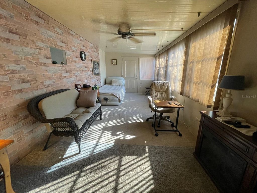 Image 4 of property listing at 3275 26TH AVENUE E 107, Bradenton, FL 34208