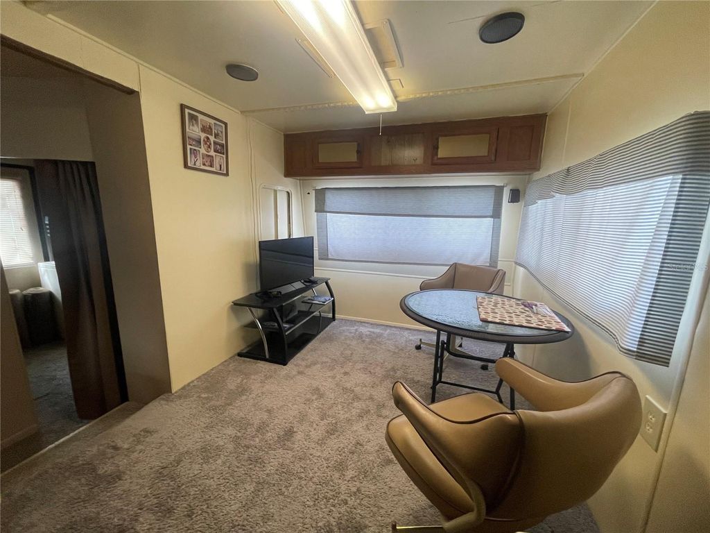 Image 8 of property listing at 3275 26TH AVENUE E 107, Bradenton, FL 34208