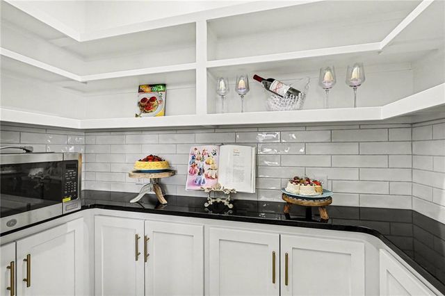 3221 SW Saddlebred Terrace, Lee's Summit, MO 64082