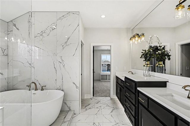 3221 SW Saddlebred Terrace, Lee's Summit, MO 64082