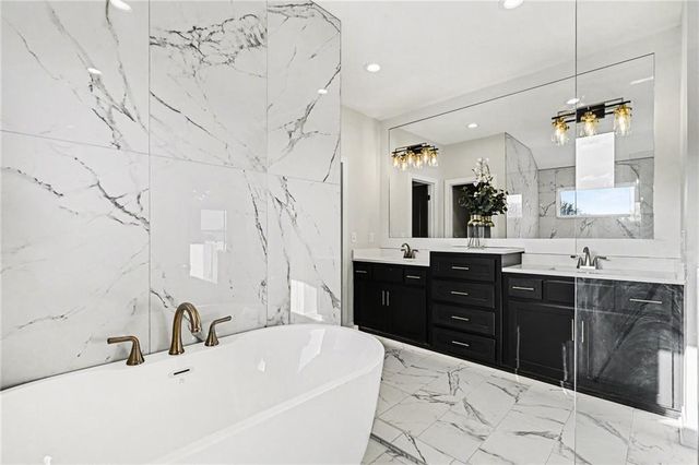 3221 SW Saddlebred Terrace, Lee's Summit, MO 64082