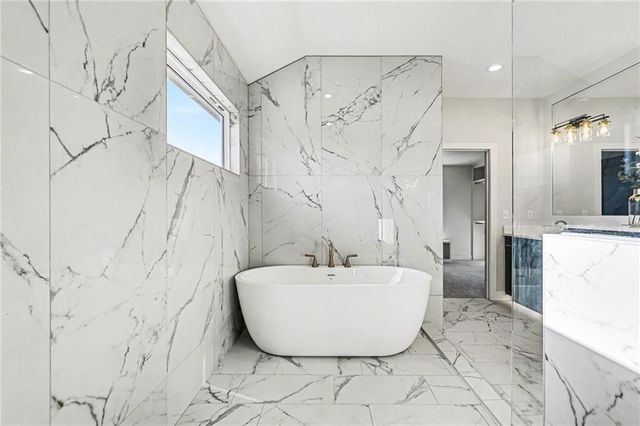 3221 SW Saddlebred Terrace, Lee's Summit, MO 64082