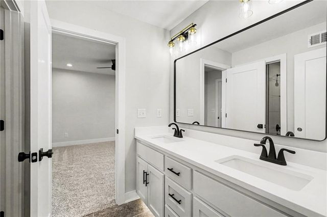 3221 SW Saddlebred Terrace, Lee's Summit, MO 64082