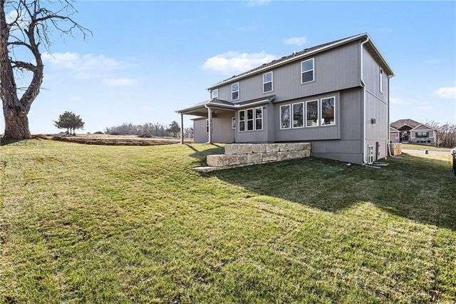 3221 SW Saddlebred Terrace, Lee's Summit, MO 64082