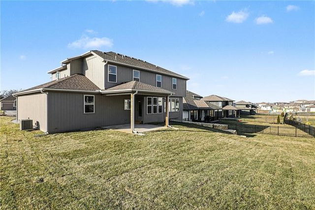 3221 SW Saddlebred Terrace, Lee's Summit, MO 64082