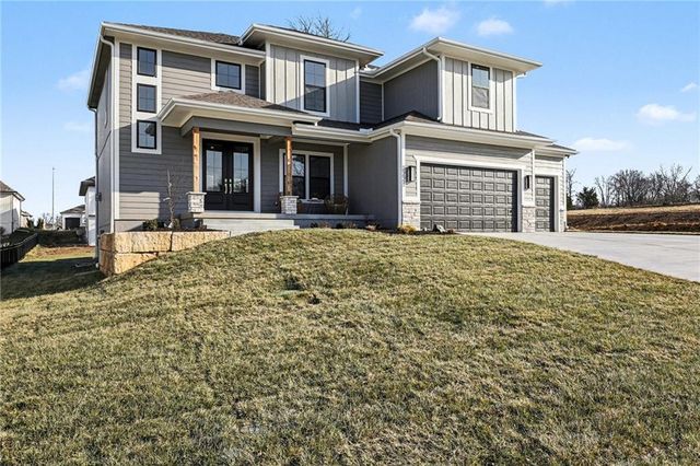 3221 SW Saddlebred Terrace, Lee's Summit, MO 64082