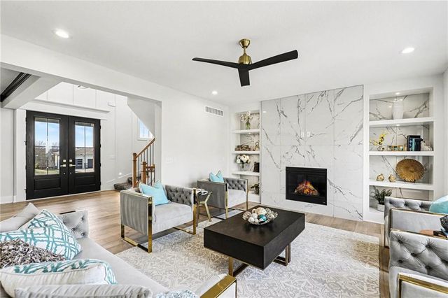 3221 SW Saddlebred Terrace, Lee's Summit, MO 64082