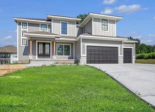 3221 SW Saddlebred Terrace, Lee's Summit, MO 64082