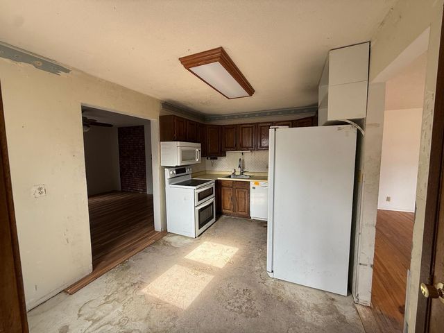 9242 5th Street NE, Blaine, MN 55434