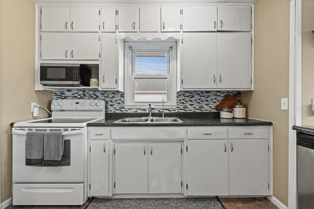 409 S 2nd Street, Marshall, MN 56258