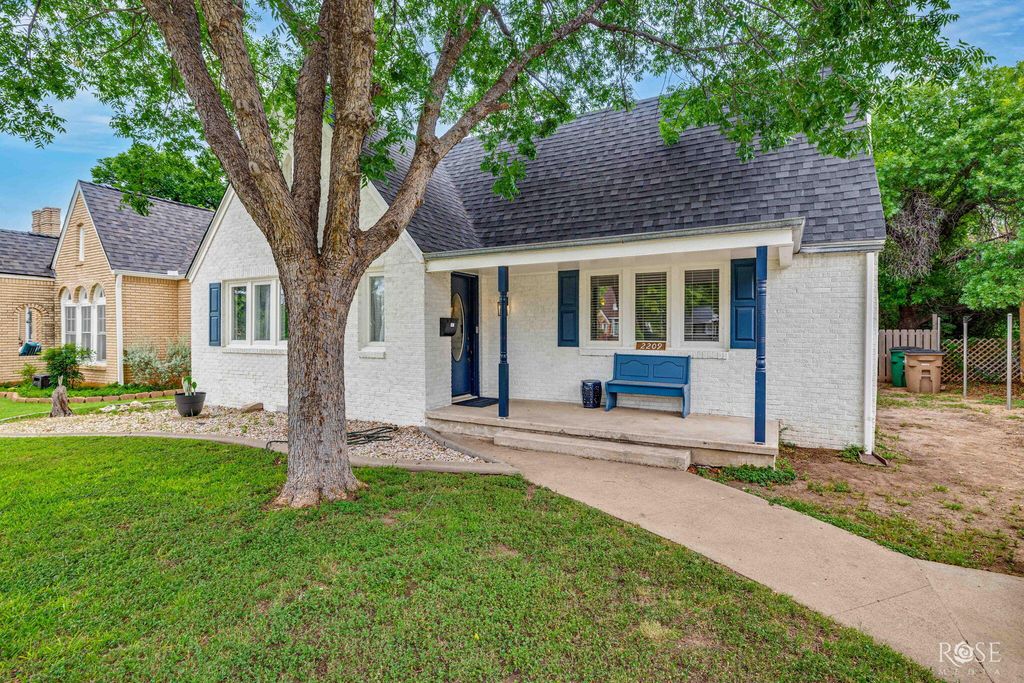 Image 3 of property listing at 2209 Waco Street, San Angelo, TX 76901